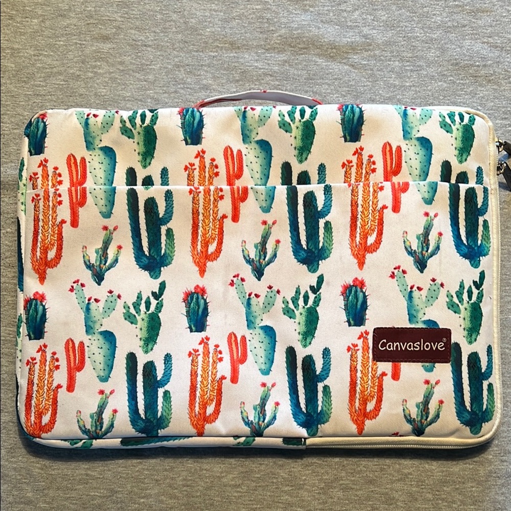 *NWOT* Large Canvaslove Cactus Print Laptop Sleeve